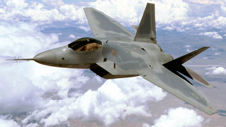 Екшън над Аляска: Американски F-22 са прихванали руски Ил-38