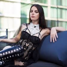 BDSM доминатрица разказа как задоволява извратени мъже СНИМКИ 18+ 