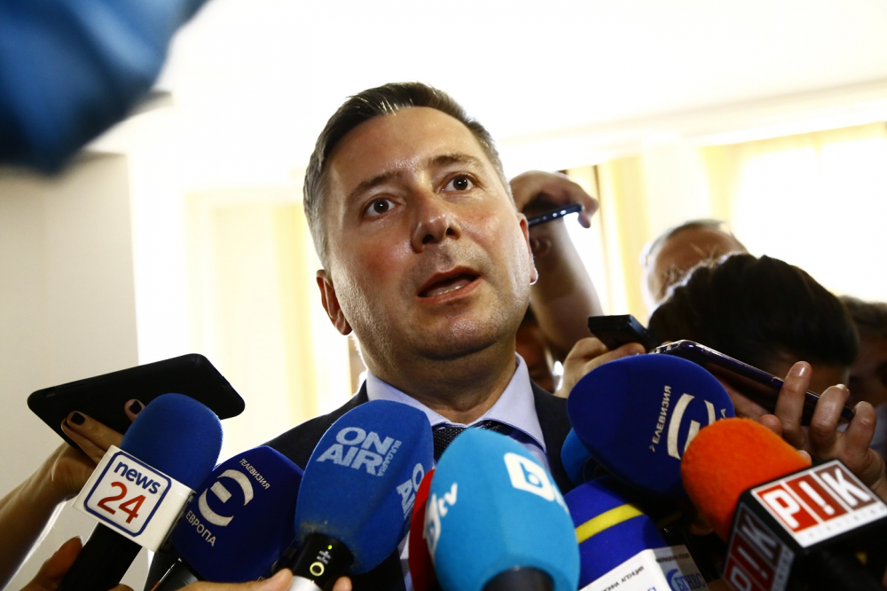 Бареков показа със СНИМКИ как Иво Прокопиев гази закона на Буджака