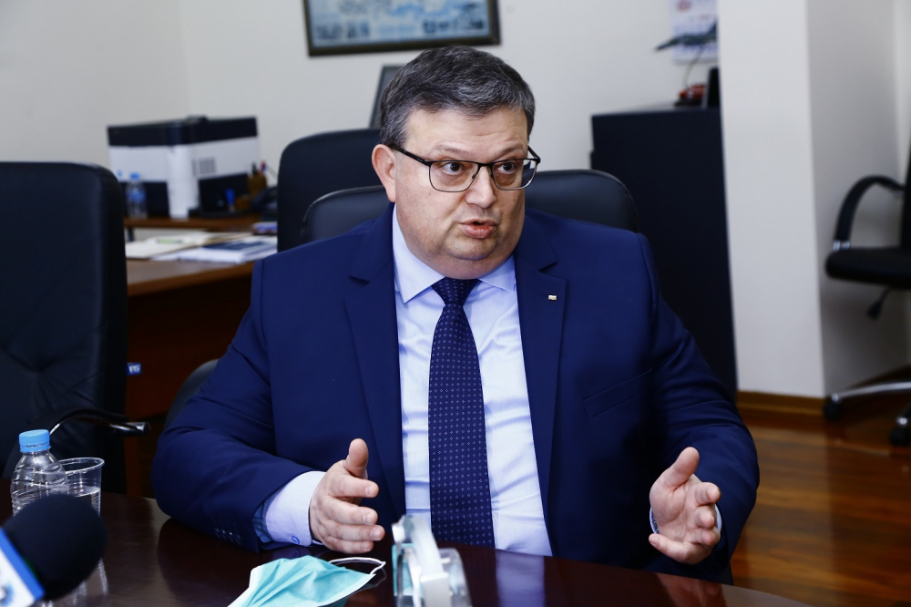 Извънредно! Цацаров подава оставка предсрочно!