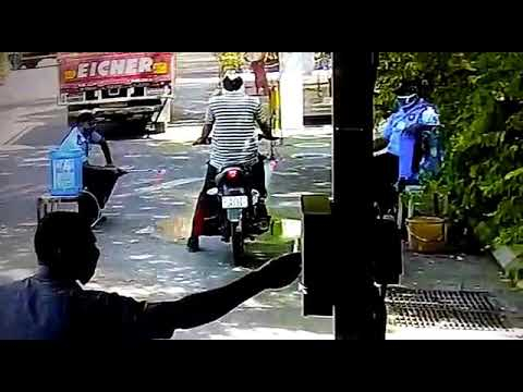 Вижте как мотоциклет се запали зрелищно при обработка срещу COVID-19 ВИДЕО