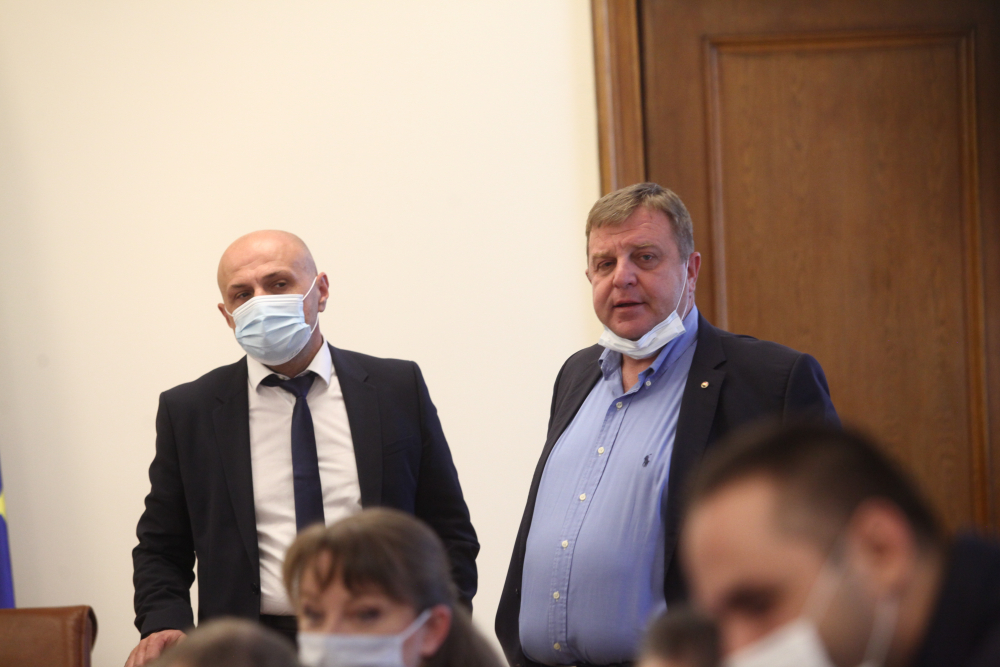 Каракачанов с първи думи след коронакошмара с шефа на ВВС 