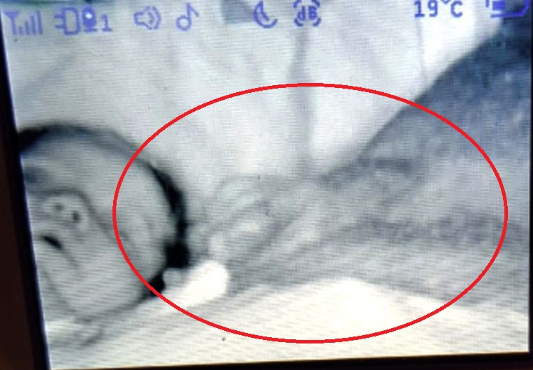 Майка погледна видео бебефона в стаята на детето си и повярва в призраци СНИМКИ