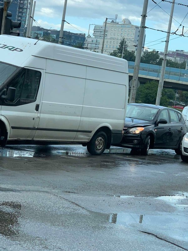 Първо в БЛИЦ! Джигит направи голяма беля заради лятната буря в София СНИМКИ