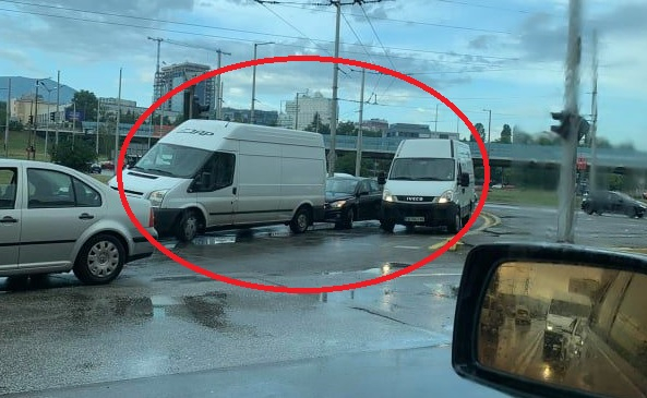 Първо в БЛИЦ! Джигит направи голяма беля заради лятната буря в София СНИМКИ