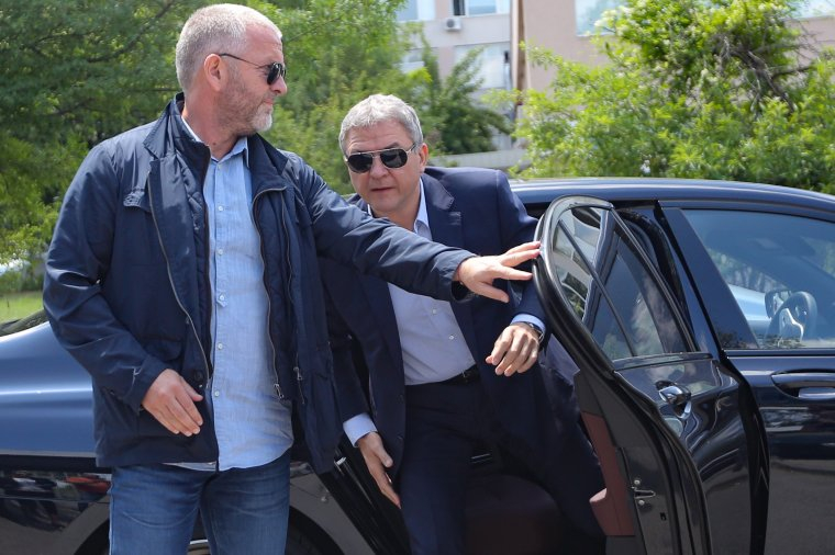Разследващи уличават Бобокови за милиони покрай аферата с боклука