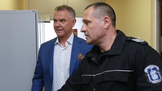 Разследващи уличават Бобокови за милиони покрай аферата с боклука