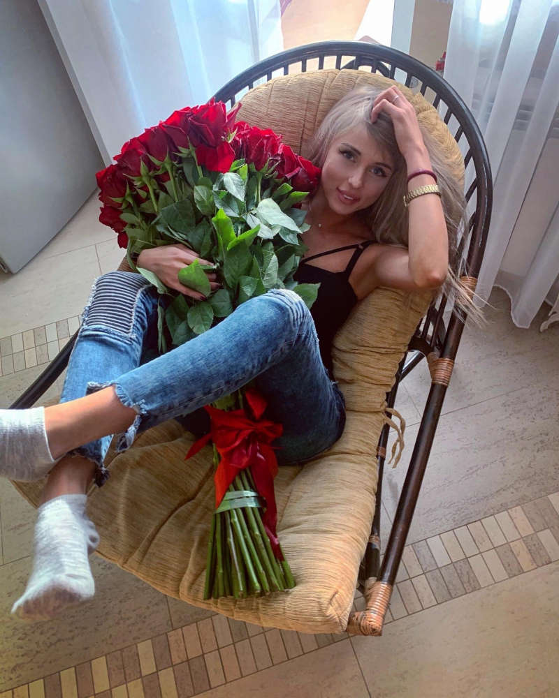Убийство: Клиент изхвърли от прозореца елитната проститутка Катя СНИМКИ 18+