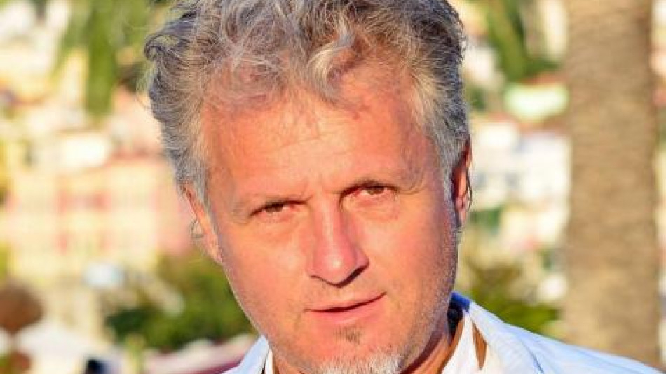 Къци Вапцаров взима 400 бона от държавата, за да покаже... СНИМКИ