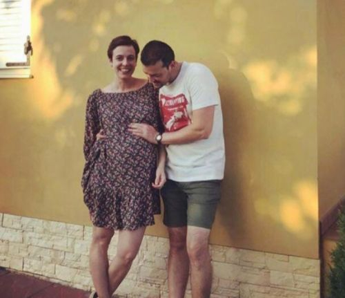 Чаровна наша актриса показа наедряло коремче СНИМКА