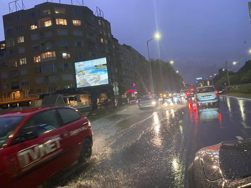 Кошмар! Чисто новият бул. "България" е под вода СНИМКИ