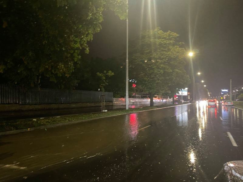 Кошмар! Чисто новият бул. "България" е под вода СНИМКИ