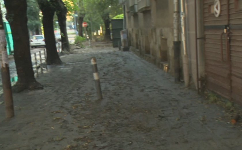 Столичани със смразяващи разкази за водния ад, който потопи града СНИМКИ