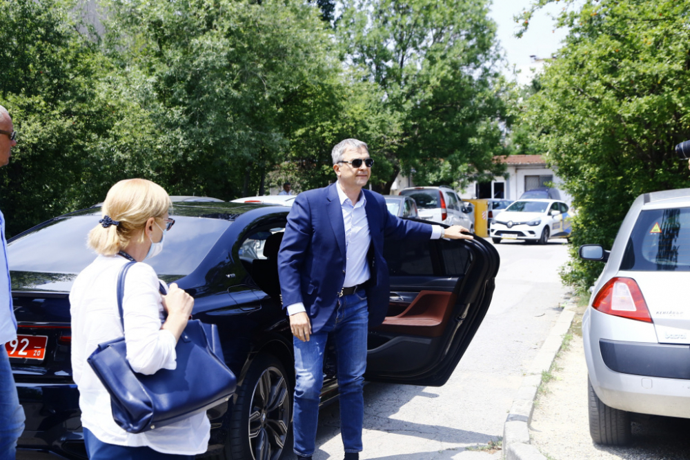 Бобоков вече е на разпит СНИМКИ