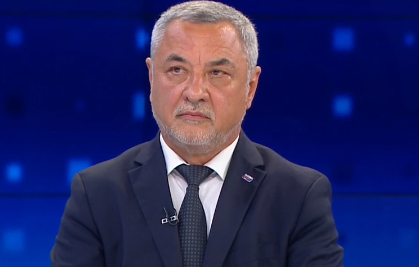 Валери Симеонов: Г-н Радев слиза на нивото на Корнелия Нинова