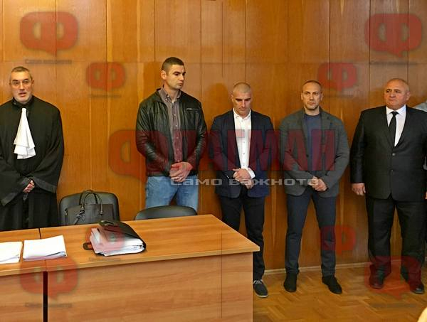 Шок! Ще издирват с червена бюлетина на Интерпол бургаските граничари