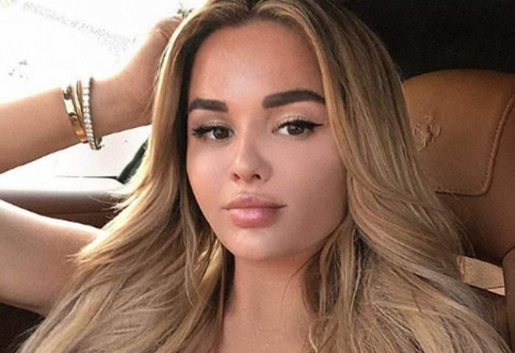 Руската Кардашиян разгорещи мрежата с напращелите си форми 18+