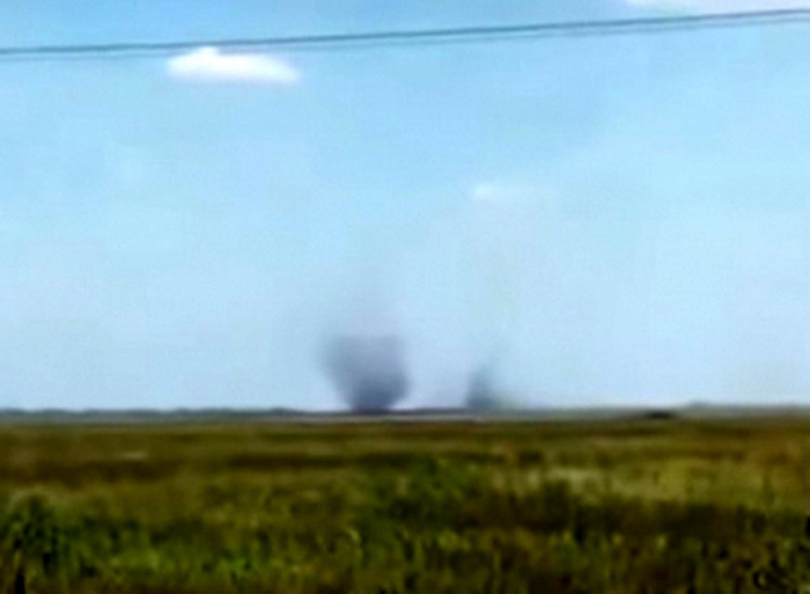 Туристи заснеха на ВИДЕО уникален и страховит природен феномен в полето 