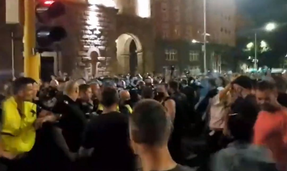 МВР показа потресаващо ВИДЕО 18+ от метежа в София