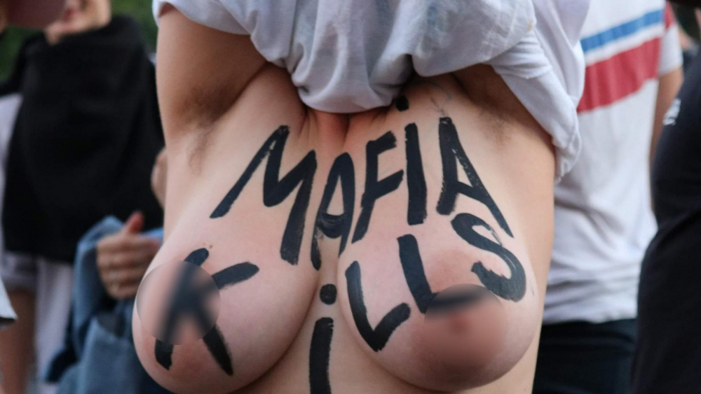 Разврат и голотии на протестите в София СНИМКИ 18+