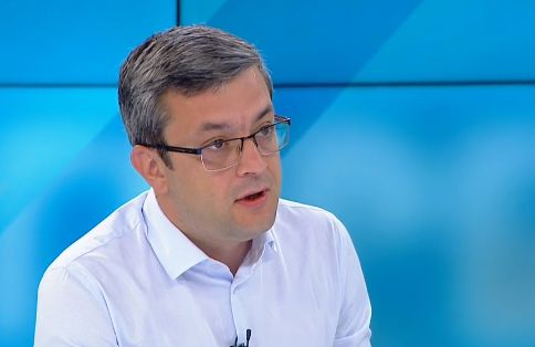 Тома Биков посочи какво ще се случи, ако правителството подаде оставка