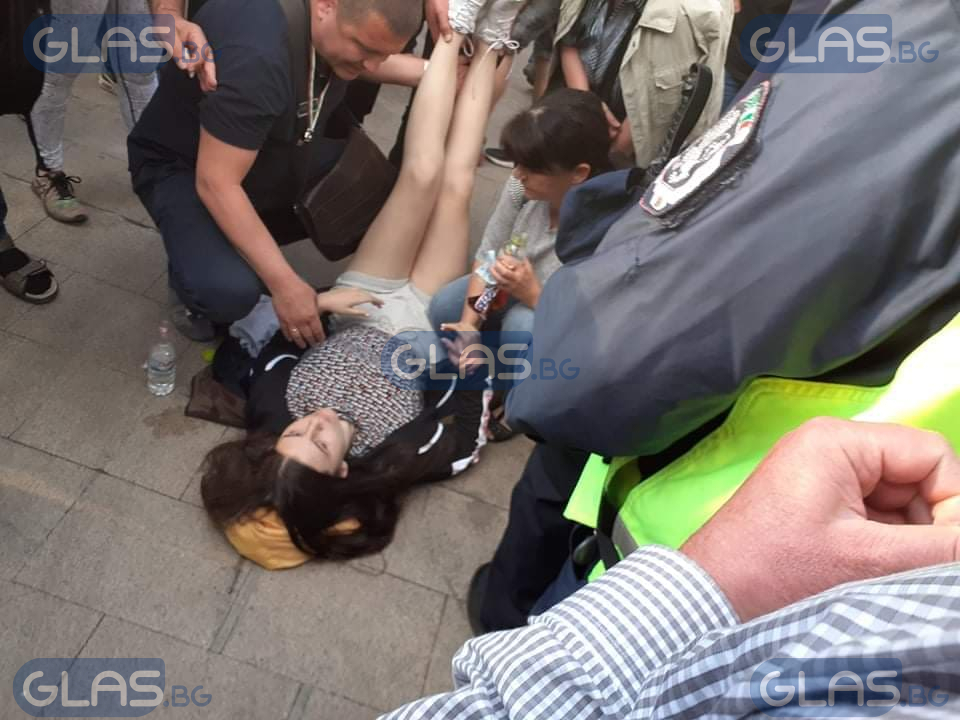 Извънредна ситуация на протеста пред Министерски съвет СНИМКИ 