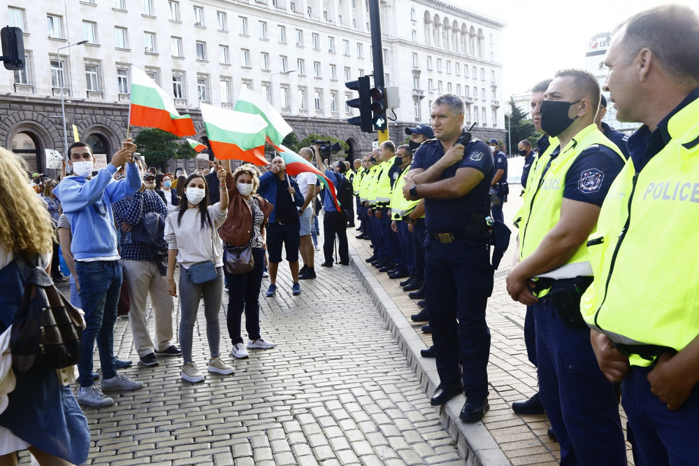 Божков иска да лее кръв на протестите днес, Атанасова: Хора, пазете се!