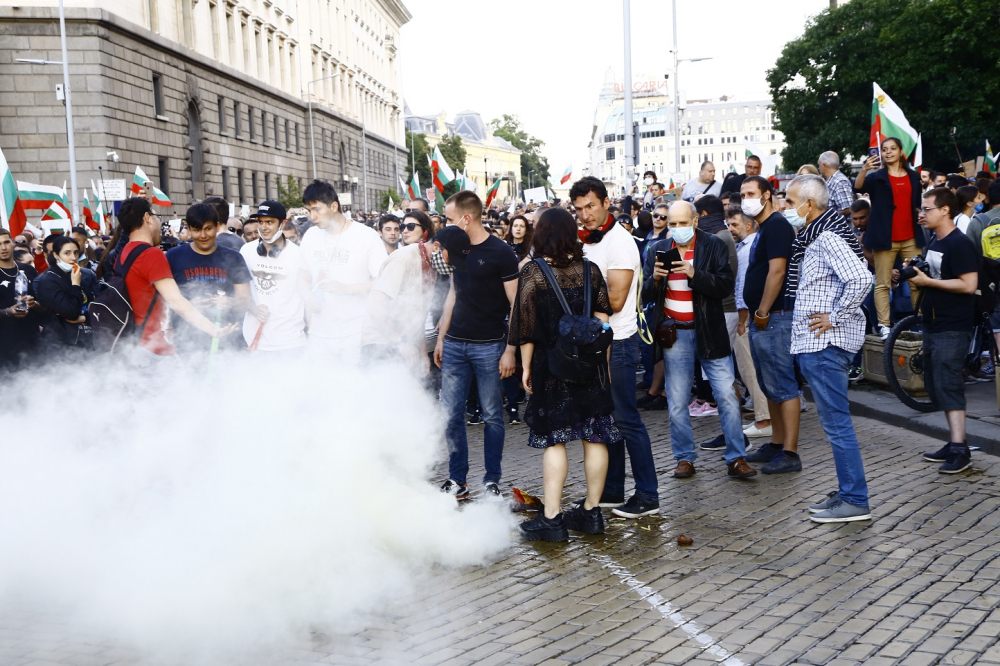 Проф. Дюлгерова разобличи тактиката на Радев и протестърите, диктувана им от новите световни чудовища