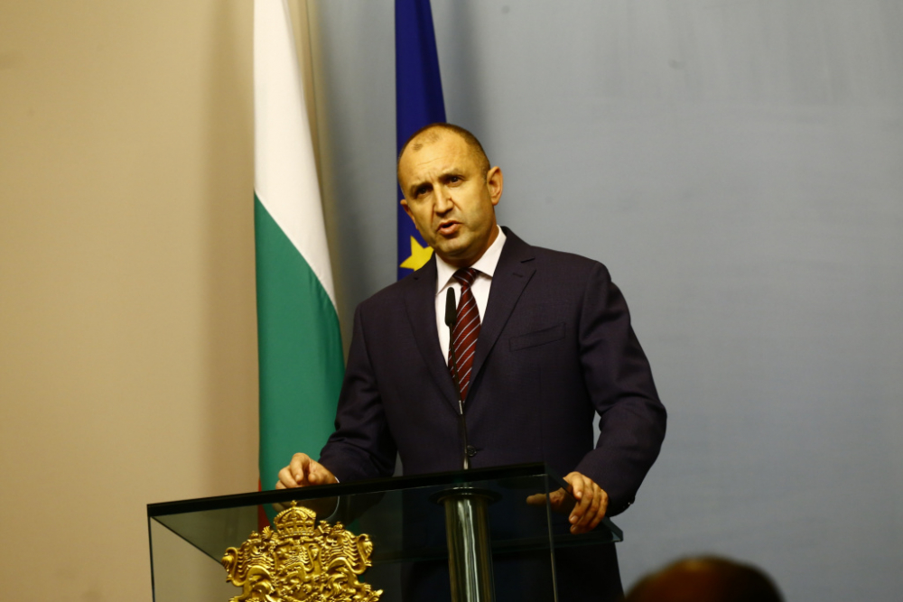 Румен Радев поздрави българите за Коледа