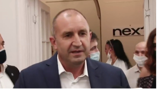 Радев отказа участие в протест, но пак зове за бунт срещу чекмеджетата ВИДЕО