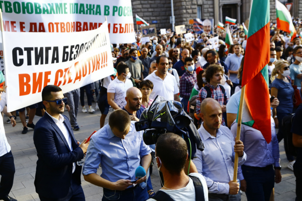 Пред президентството пак се събират протестиращи 