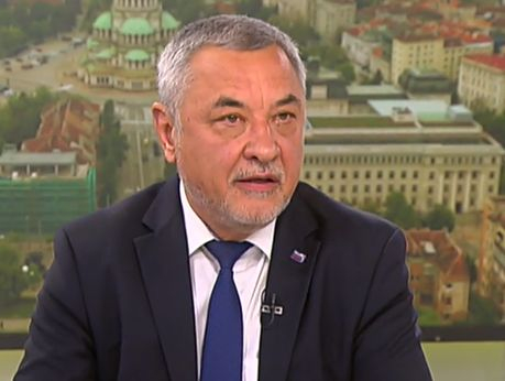 Стана ясно защо са замразени оставките на тримата министри 