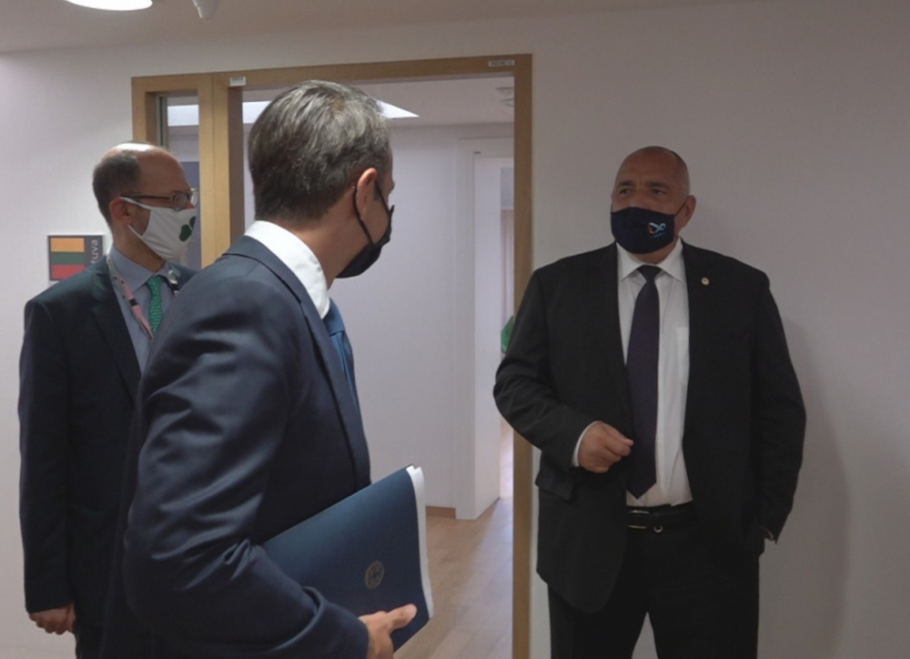 Минути преди най-важната среща за ЕС Борисов се срещна с... СНИМКИ