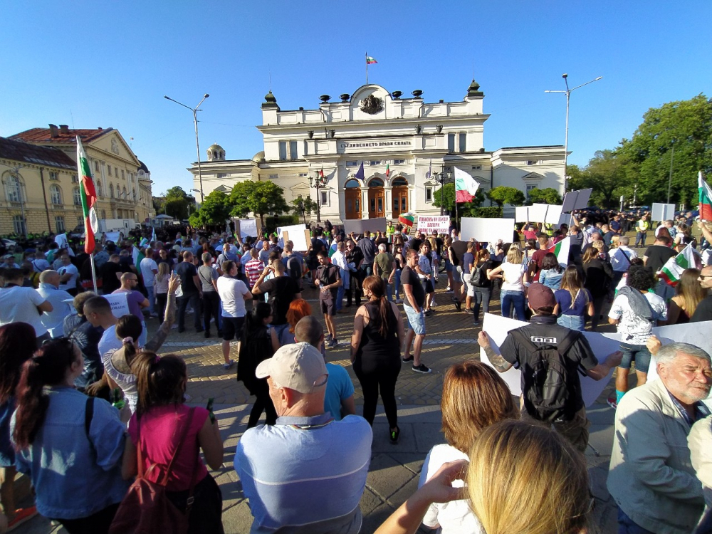 Намалелите протестиращи с неочаквана смяна на стратегията! БЛИЦ TV