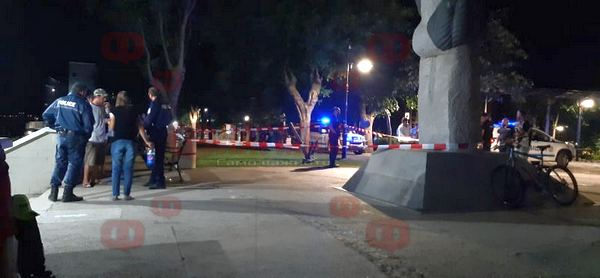Ужас в Бургас! Наръгаха мъж 4 пъти в гърба пред погледа на десетки ВИДЕО 18+