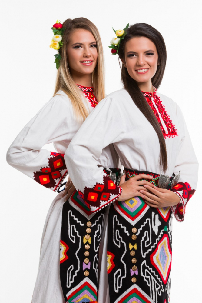 Звезди огряват сцената на „Пирин Фолк“ Сандански 2020 