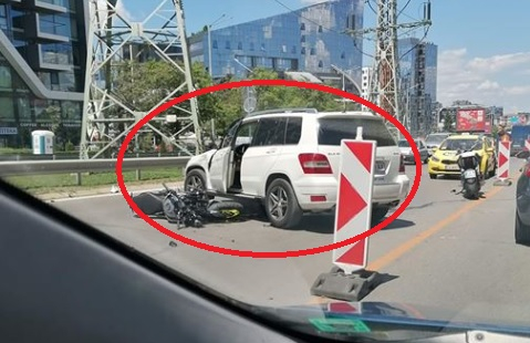Първо в БЛИЦ! Адско меле на бул. "България" в столицата СНИМКА