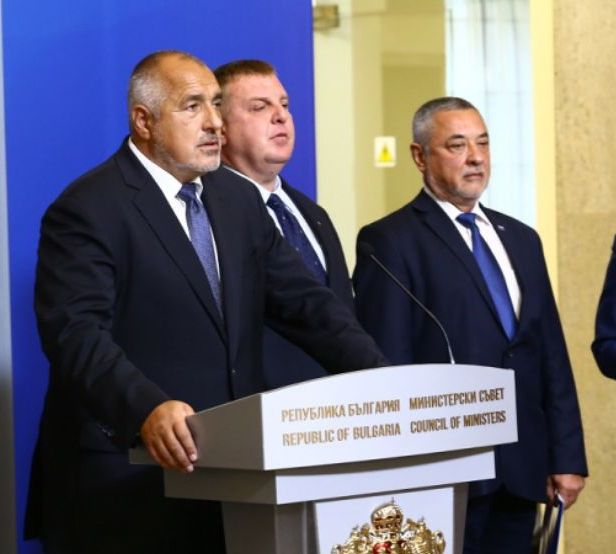 НФСБ подписа проекта за Конституция, а ВМРО...