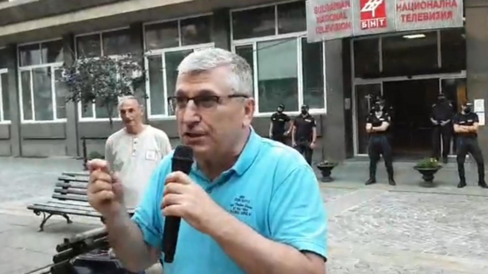 Маските паднаха: „Евроатлантикът“ агент Сашо на протест с БОЕЦ, реди руски стихове