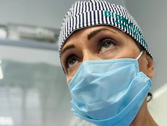 Лекарката, сразила доц. Мангъров, разплака мрежата с разказа си за ужаса с COVID-19