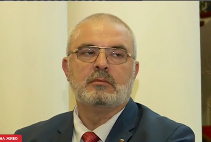 Крясъци и хули между БСП и ГЕРБ преди гласуването на оставките в парламента