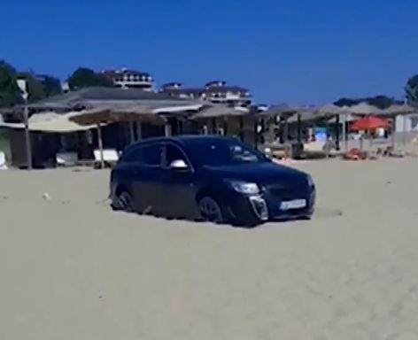 Невиждано безумие на плажа "Шкорпиловци" ВИДЕО