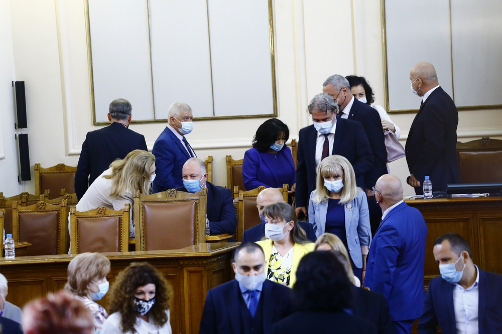 БСП ликува: В четвъртък събират депутатите за извънредно заседание