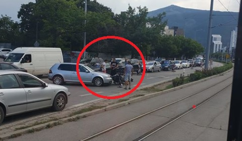 Първо в БЛИЦ! Адско меле на ключов булевард в София СНИМКА