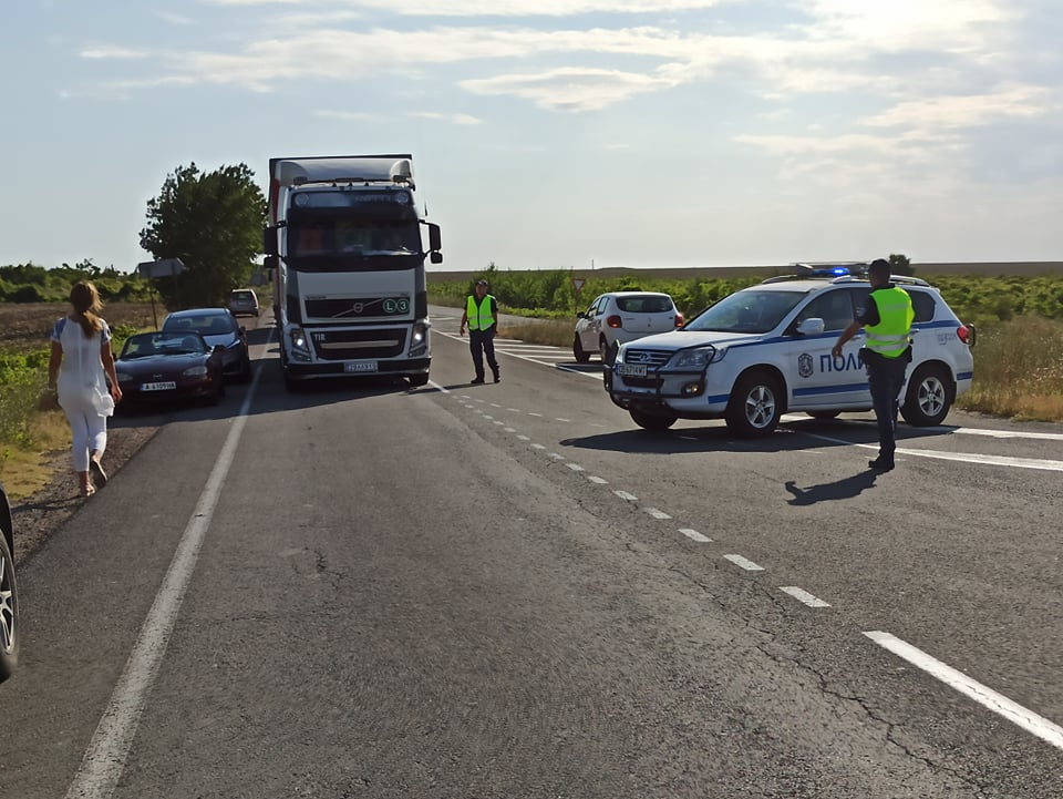 Адът започна: Протестиращи блокираха входа към Бургас СНИМКИ