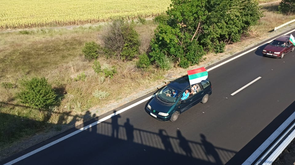 Адът започна: Протестиращи блокираха входа към Бургас СНИМКИ
