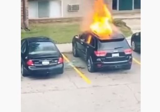 Зрелищно ВИДЕО: Девойка заля с бензин джипа на бившето си гадже, за да му отмъсти, но нещо се обърка