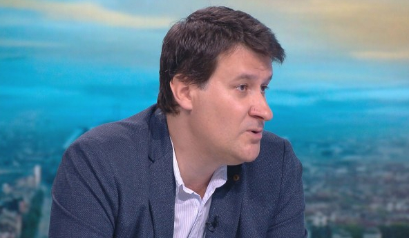 Политолози разискваха тръгна ли Борисов по пътя на Меркел
