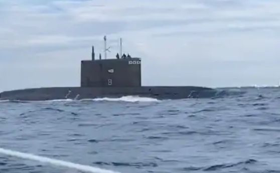 Шведи стъписани от внезапно изплувала руска подводница под моста Ерсун ВИДЕО