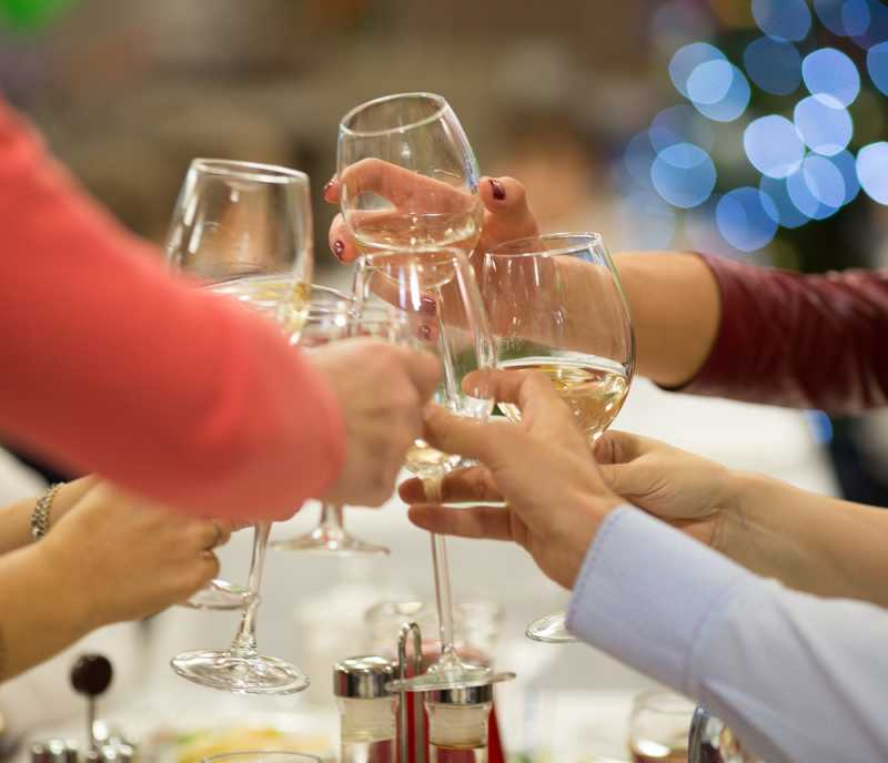 Препоръчани! Тези видове алкохол спират стареенето